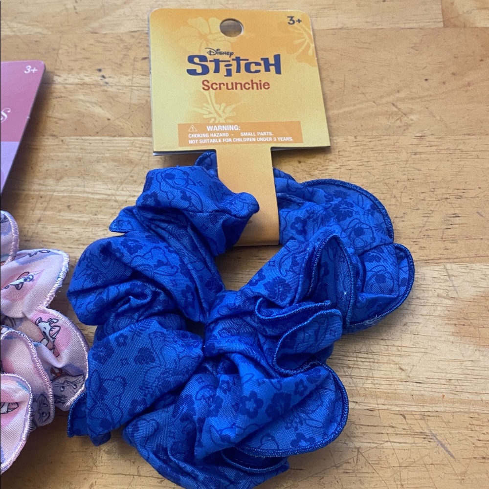 Disney set of 2 hair scrunchies Aristocats and Stitch Set - Pink and Blue NWT - Picture 3 of 4